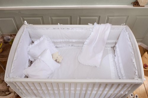 Sallanan Beyaz Bebek Beşiği 